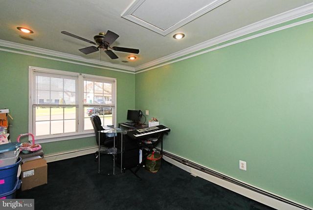 127 HEDGE RD, Levittown, PA 19056