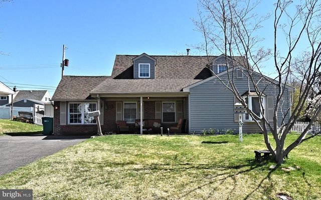 127 HEDGE RD, Levittown, PA 19056