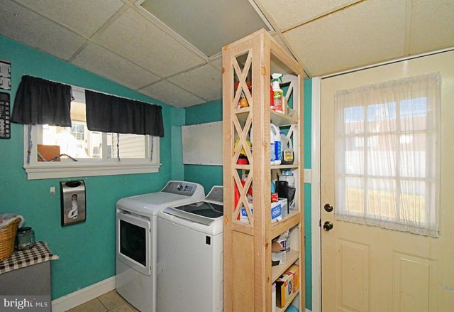 127 HEDGE RD, Levittown, PA 19056