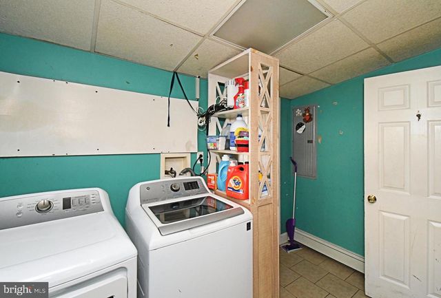 127 HEDGE RD, Levittown, PA 19056