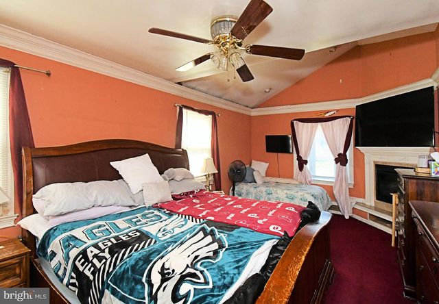 127 HEDGE RD, Levittown, PA 19056