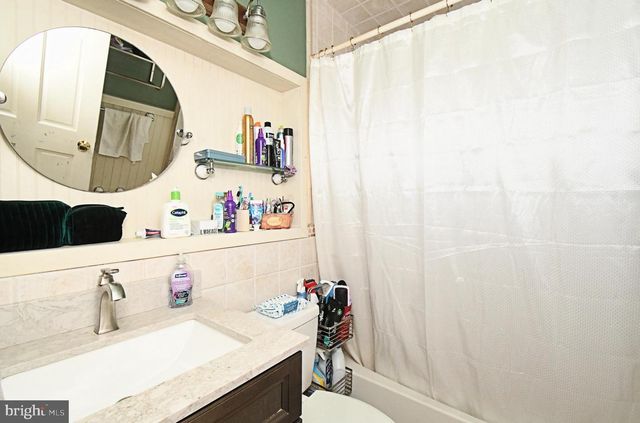 127 HEDGE RD, Levittown, PA 19056