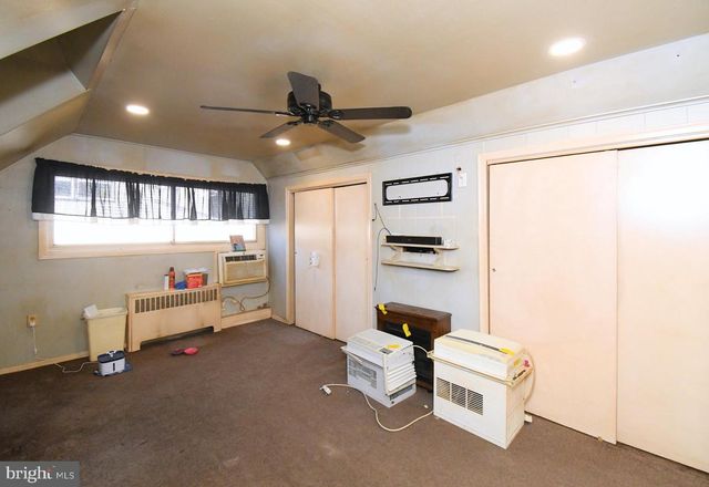 127 HEDGE RD, Levittown, PA 19056