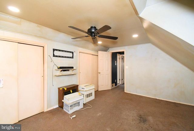 127 HEDGE RD, Levittown, PA 19056