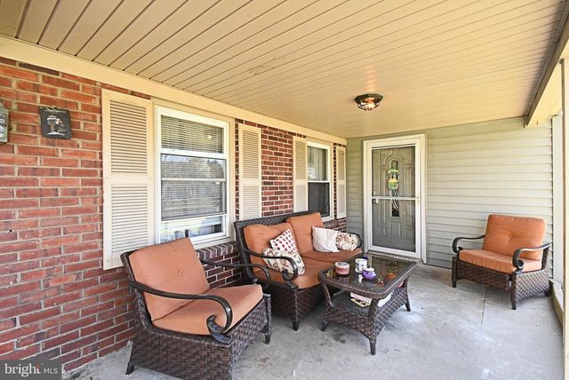 127 HEDGE RD, Levittown, PA 19056