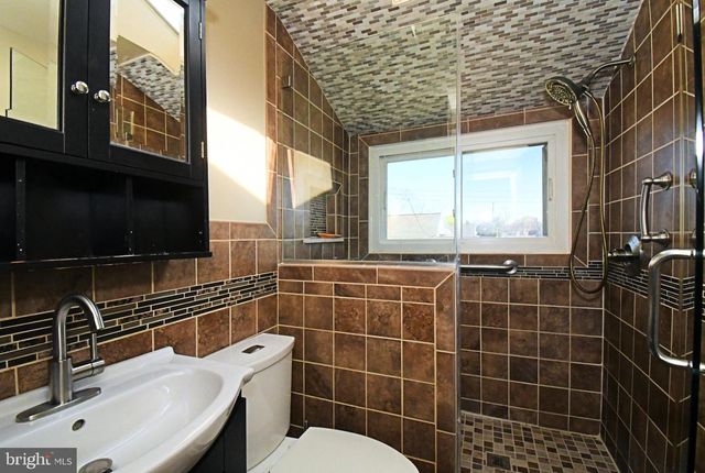 127 HEDGE RD, Levittown, PA 19056