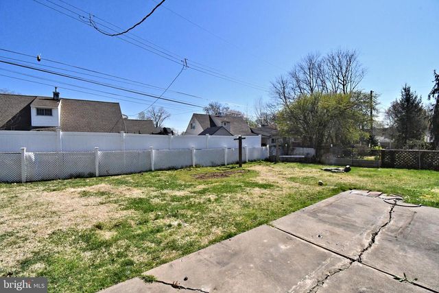 127 HEDGE RD, Levittown, PA 19056