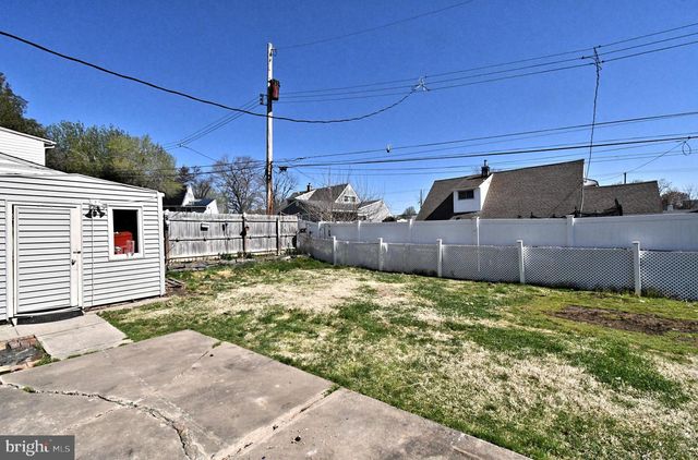 127 HEDGE RD, Levittown, PA 19056