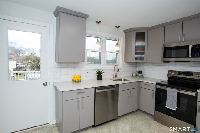 291 Cartpath Drive, Meriden, CT 06450