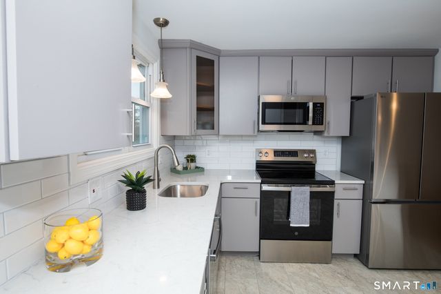 291 Cartpath Drive, Meriden, CT 06450