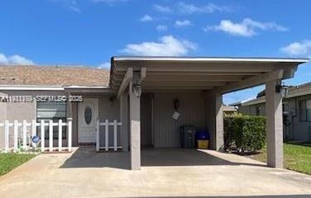 6720 Moonlit Dr, Delray Beach, FL 33446