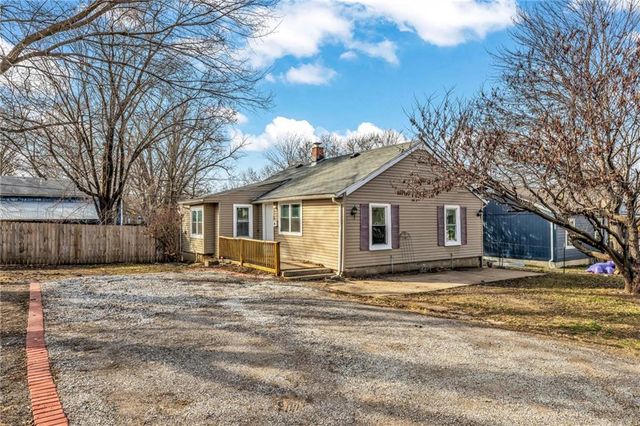 1124 S Haden Street, Independence, MO 64050