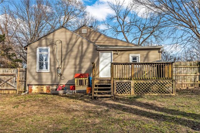 1124 S Haden Street, Independence, MO 64050