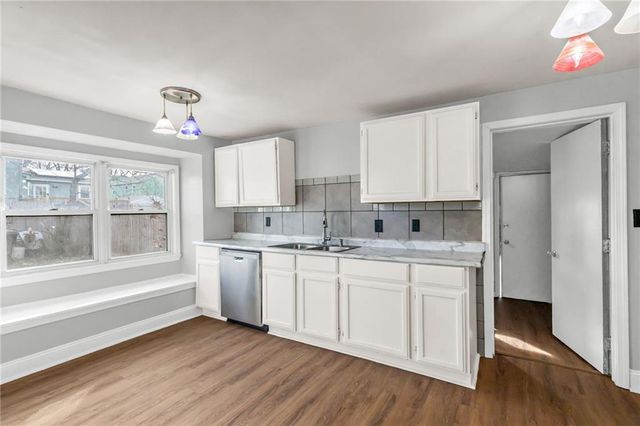 1124 S Haden Street, Independence, MO 64050