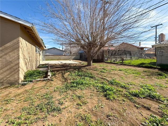 1560 W Avenue H10, Lancaster, CA 93534