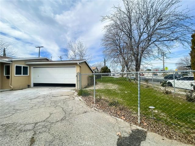 1560 W Avenue H10, Lancaster, CA 93534