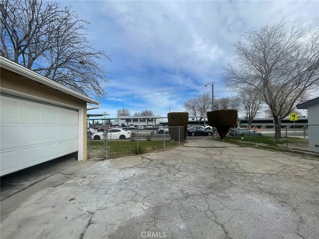 1560 W Avenue H10, Lancaster, CA 93534