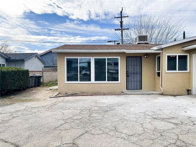 1560 W Avenue H10, Lancaster, CA 93534
