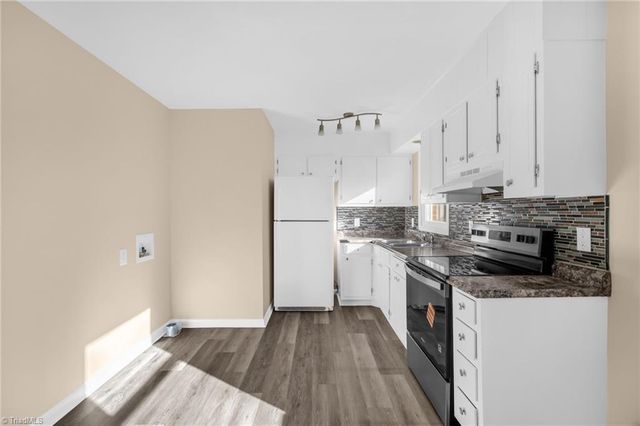 1884 Deborah Lane, Winston-salem, NC 27103