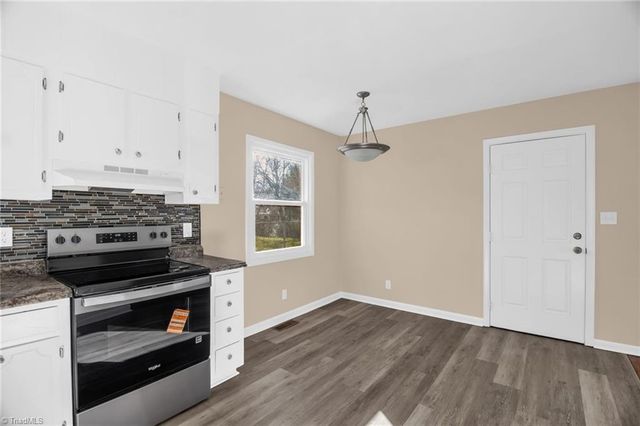 1884 Deborah Lane, Winston-salem, NC 27103