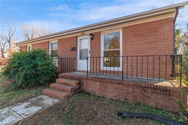 1884 Deborah Lane, Winston-salem, NC 27103