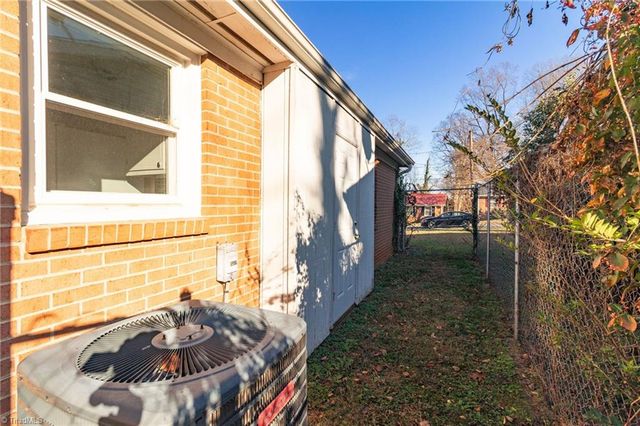 1884 Deborah Lane, Winston-salem, NC 27103