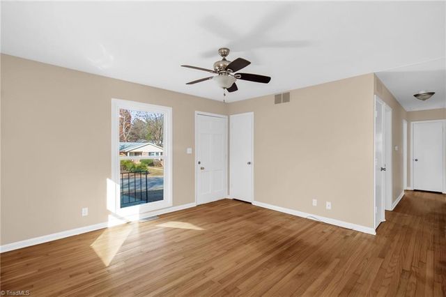 1884 Deborah Lane, Winston-salem, NC 27103