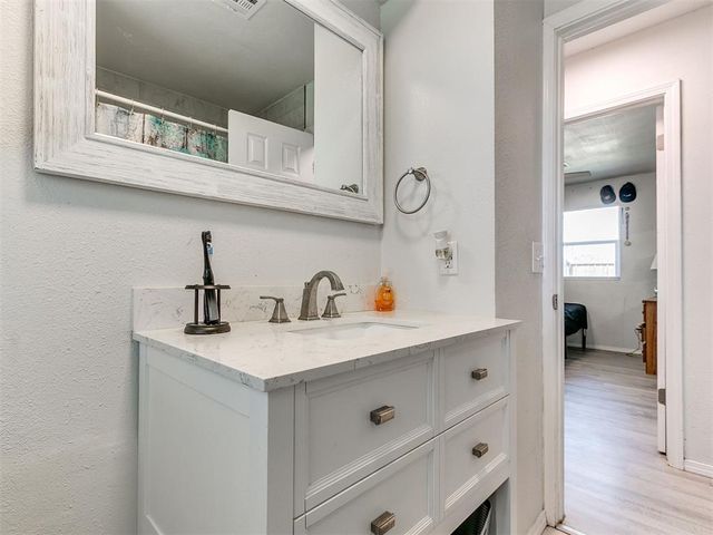 121 W Fourth Street, Union City, OK 73090