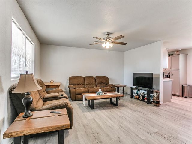 121 W Fourth Street, Union City, OK 73090