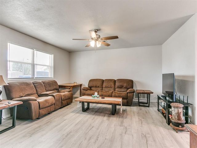 121 W Fourth Street, Union City, OK 73090