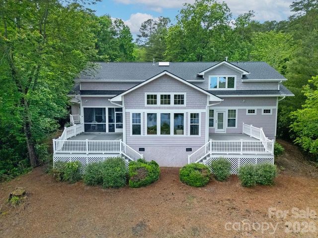 719 Deerlake Road, Brevard, NC 28712