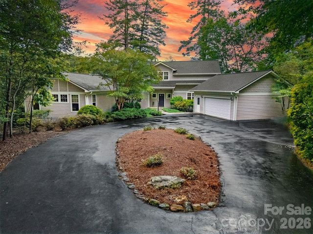 719 Deerlake Road, Brevard, NC 28712