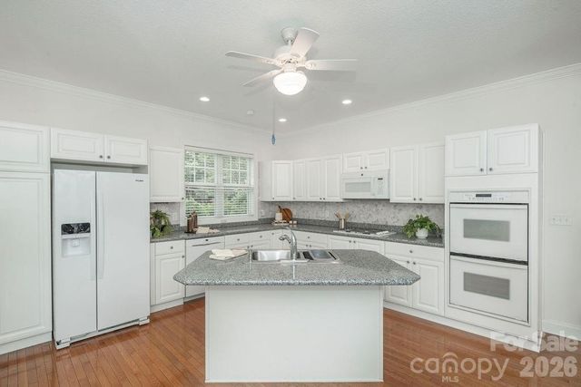 719 Deerlake Road, Brevard, NC 28712