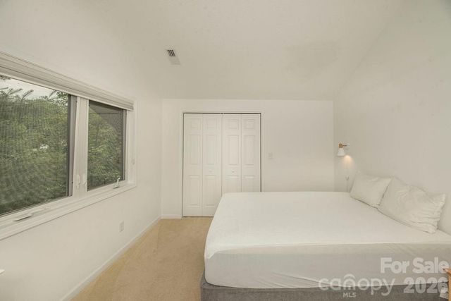719 Deerlake Road, Brevard, NC 28712