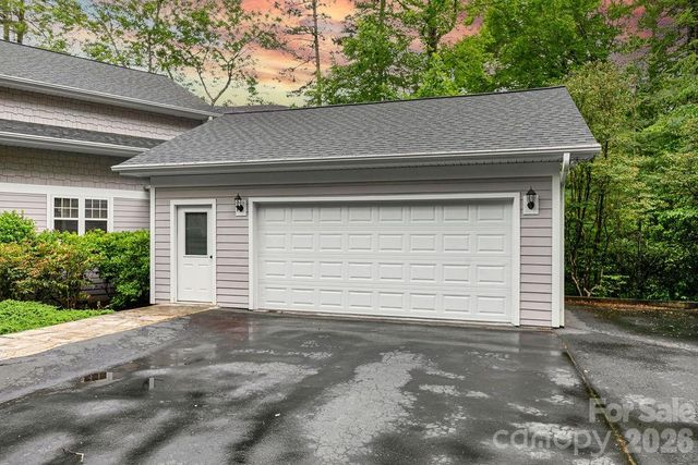 719 Deerlake Road, Brevard, NC 28712