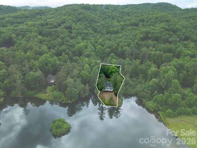 719 Deerlake Road, Brevard, NC 28712