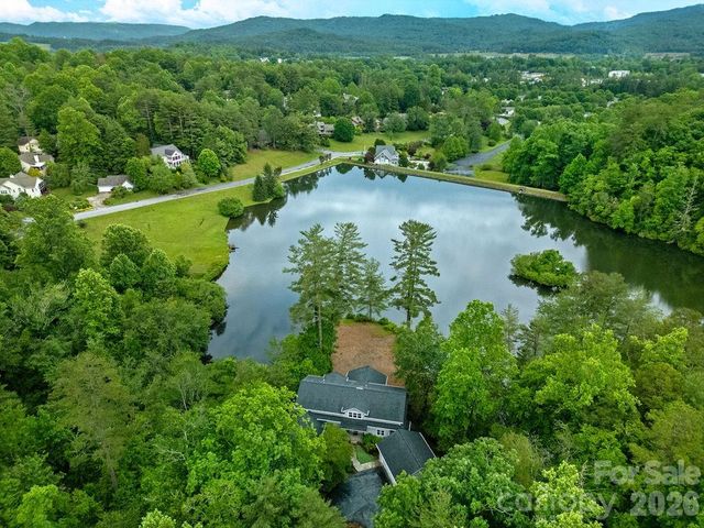 719 Deerlake Road, Brevard, NC 28712
