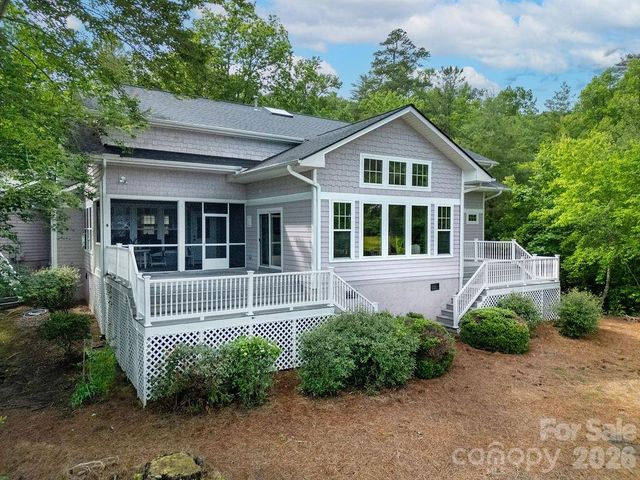 719 Deerlake Road, Brevard, NC 28712
