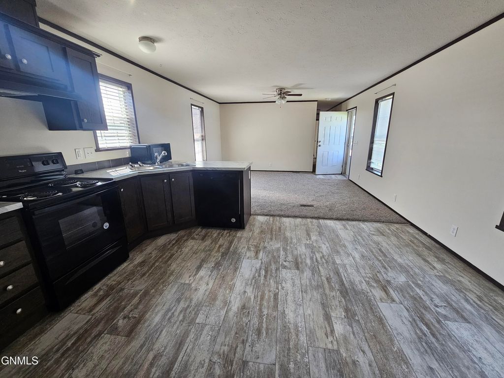 714 27th Street W, Williston, ND 58801 photo 5