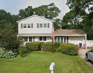 38 Pamlico Avenue, Ronkonkoma, NY 11779