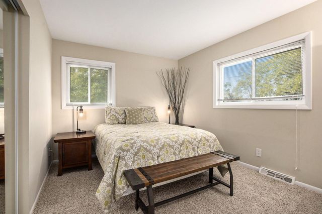 1759 Briarcliff Drive NE, Grand Rapids, MI 49505