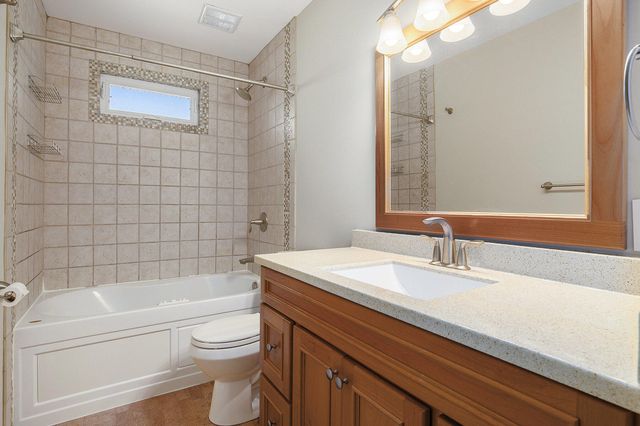 1759 Briarcliff Drive NE, Grand Rapids, MI 49505