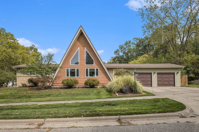 1759 Briarcliff Drive NE, Grand Rapids, MI 49505