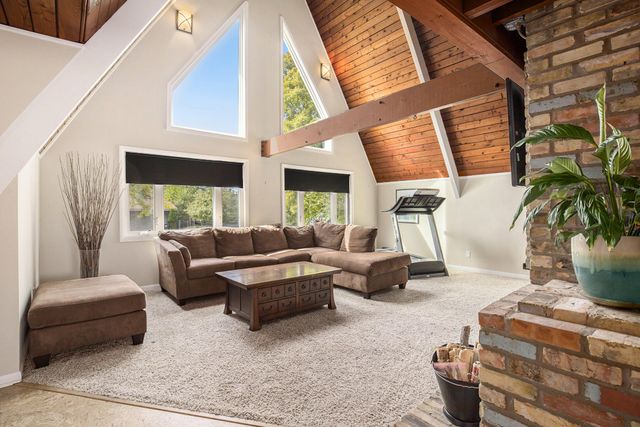 1759 Briarcliff Drive NE, Grand Rapids, MI 49505