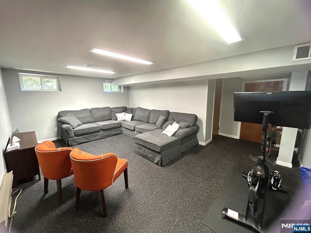 590 Maitland Avenue, Teaneck, NJ 07666