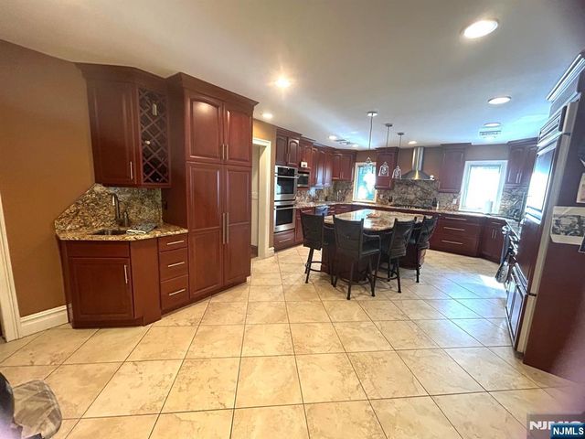 590 Maitland Avenue, Teaneck, NJ 07666