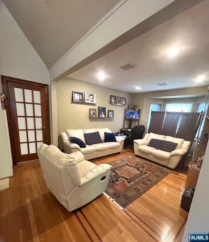 590 Maitland Avenue, Teaneck, NJ 07666