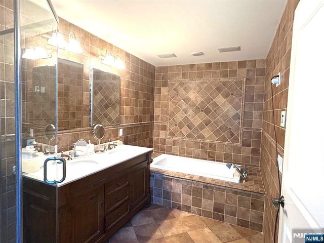 590 Maitland Avenue, Teaneck, NJ 07666