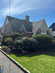 590 Maitland Avenue, Teaneck, NJ 07666