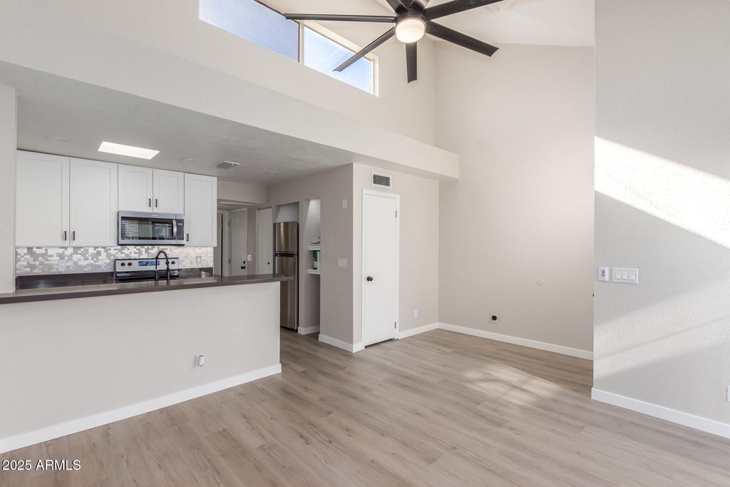 8888 N 47TH Avenue 212, Glendale, AZ 85302